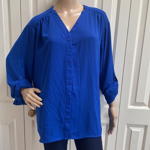 Covington Womens 1X Blue Button Front Blouse. Blue color. Long Sleeve or rolled. - Picture 1 of 12